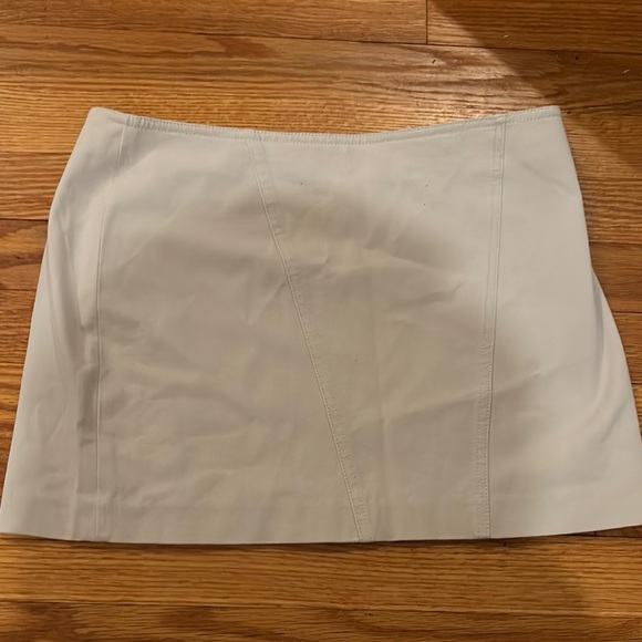 Express cream mini skirt - Picture 1 of 9
